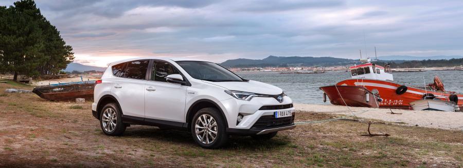  Toyota RAV4 Hybrid 2015 года  (WW) (фото 15 из 38)